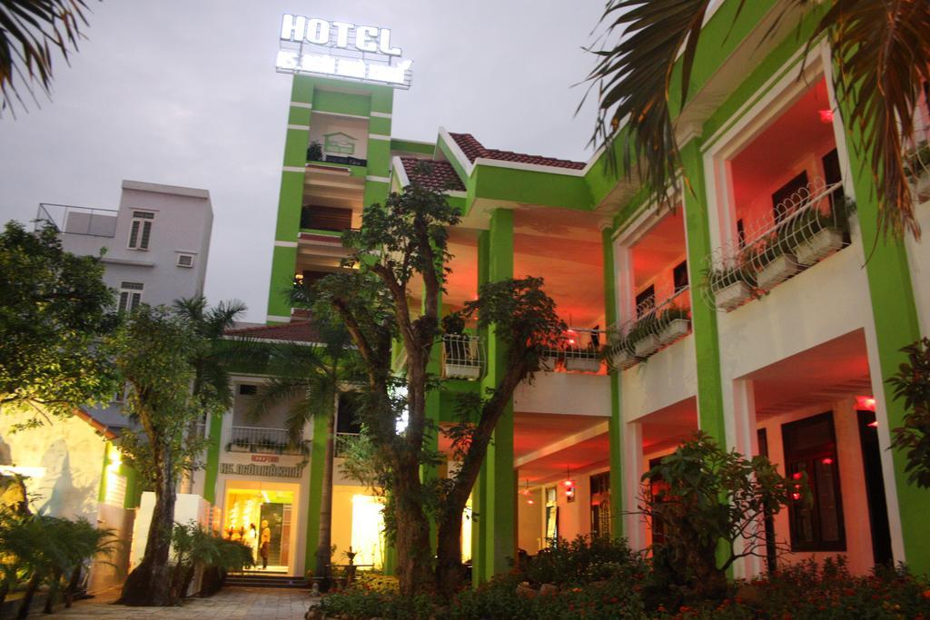 Ngoi Nha Xanh Hotel Da Nang Exterior foto
